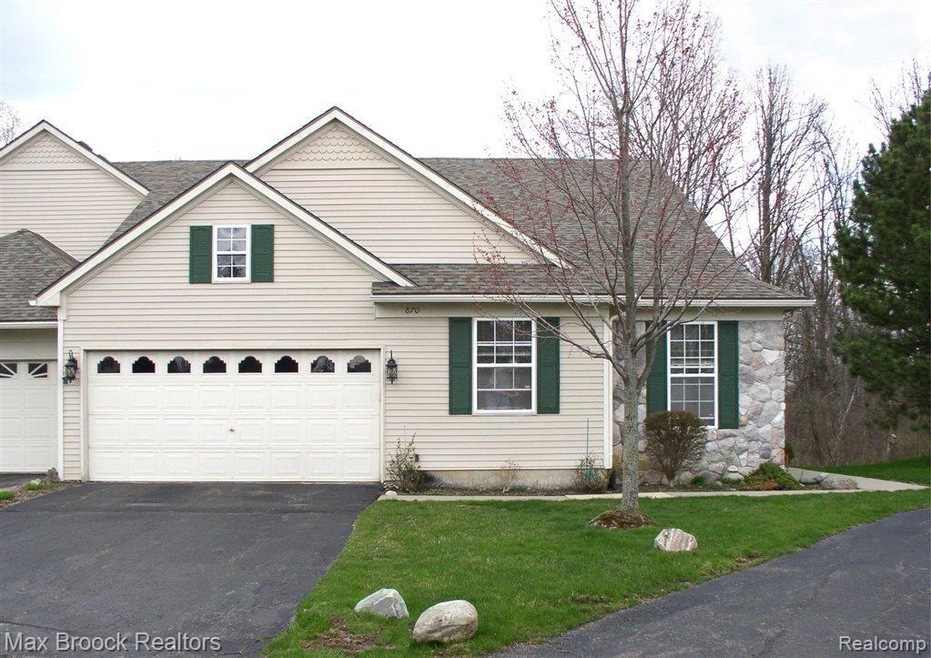 End Unit w Stone Exterior.jpg