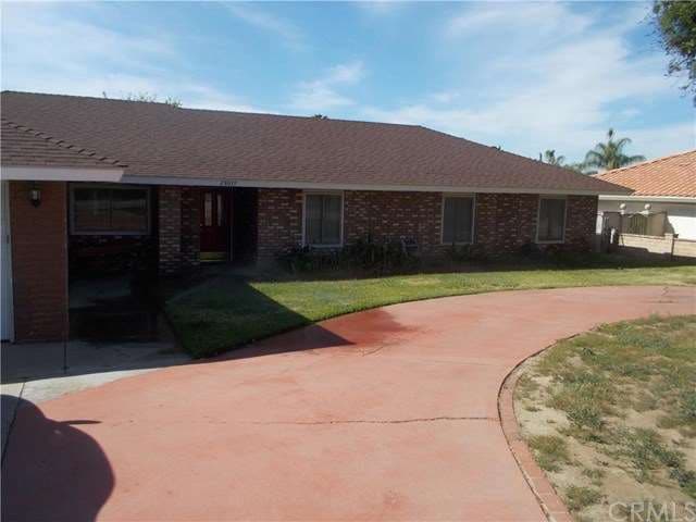Front. Notice the circular driveway.