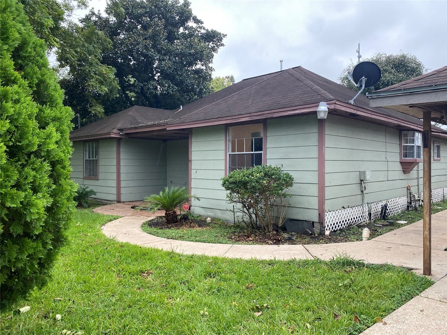 6405 Gold St, Houston, TX 77026 - photo 1