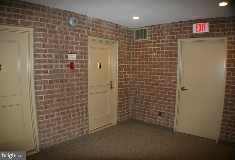 5817 Edson Ln unit 202, Rockville, MD 20852 - photo 1