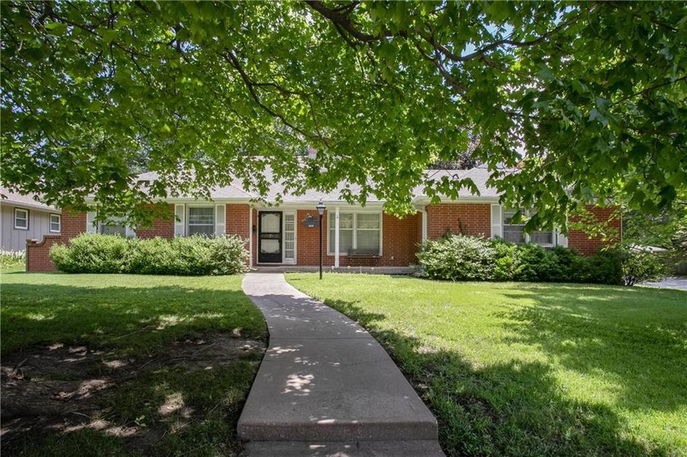 800 NW 10th St, Blue Springs, MO 64015 - photo 1