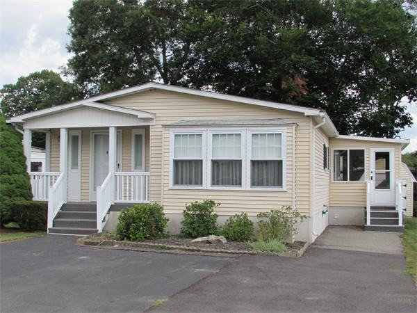 4 Honeysuckle Ln, Rockland, MA 02370 - photo 1