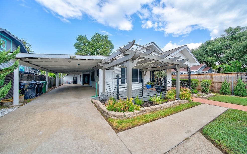 3905 Billingsley St unit 1/2, Houston, TX 77009 - photo 1