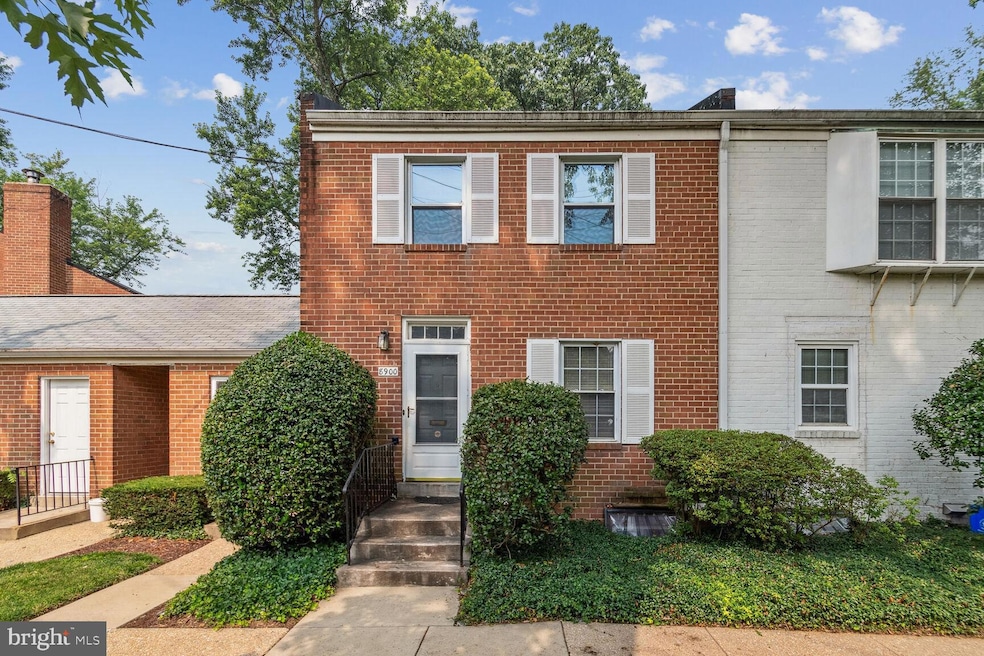 8900 16th St, Silver Spring, MD 20910 - photo 1