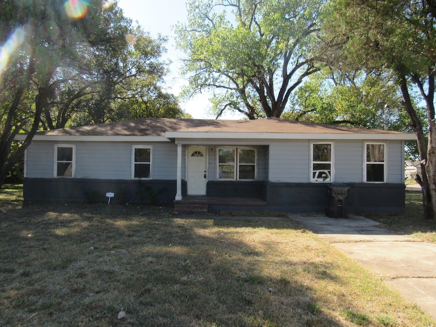 1124 Clifton St, Waco, TX 76704 - photo 1