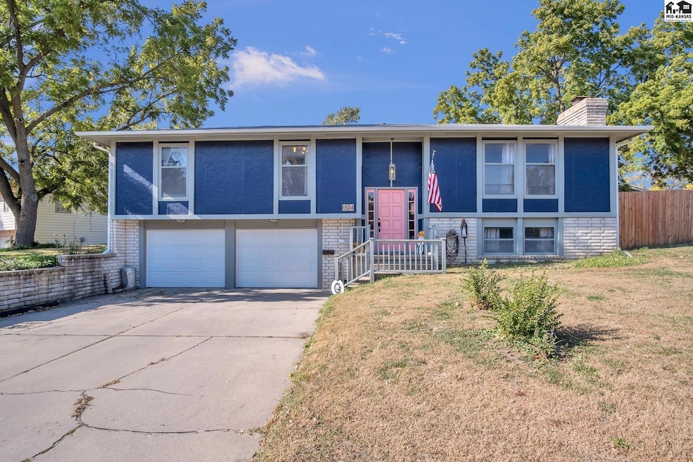 1324 Highland Dr, McPherson, KS 67460 - photo 1