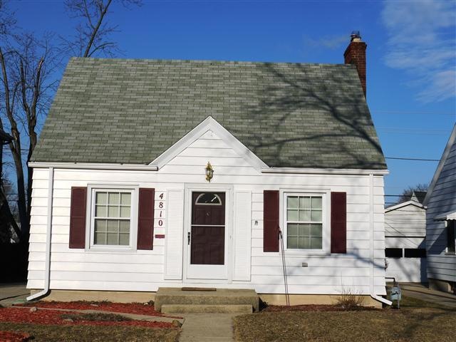 Great cape cod in Southwood Park on the boulevard.