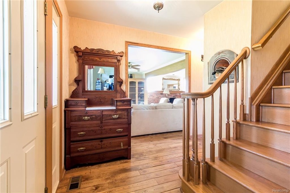 6352 Wellesley Dr, West Bloomfield, MI 48322 - photo 1