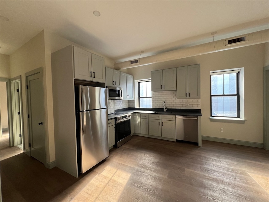 160 Seabury St unit 5, Fall River, MA 02720 - photo 1