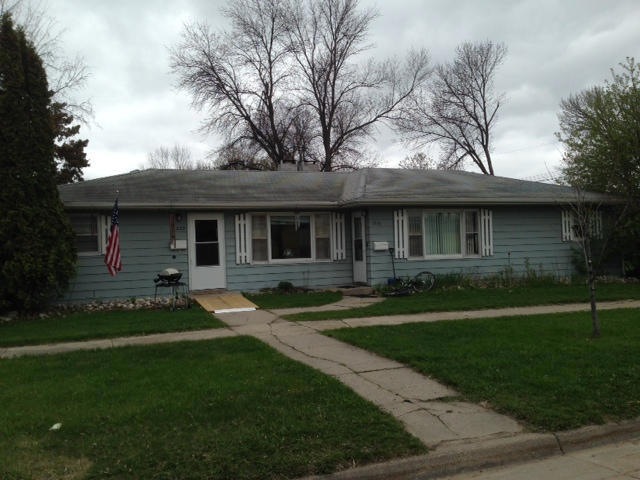 1216 S 15th St, Grand Forks, ND 58201 - photo 1