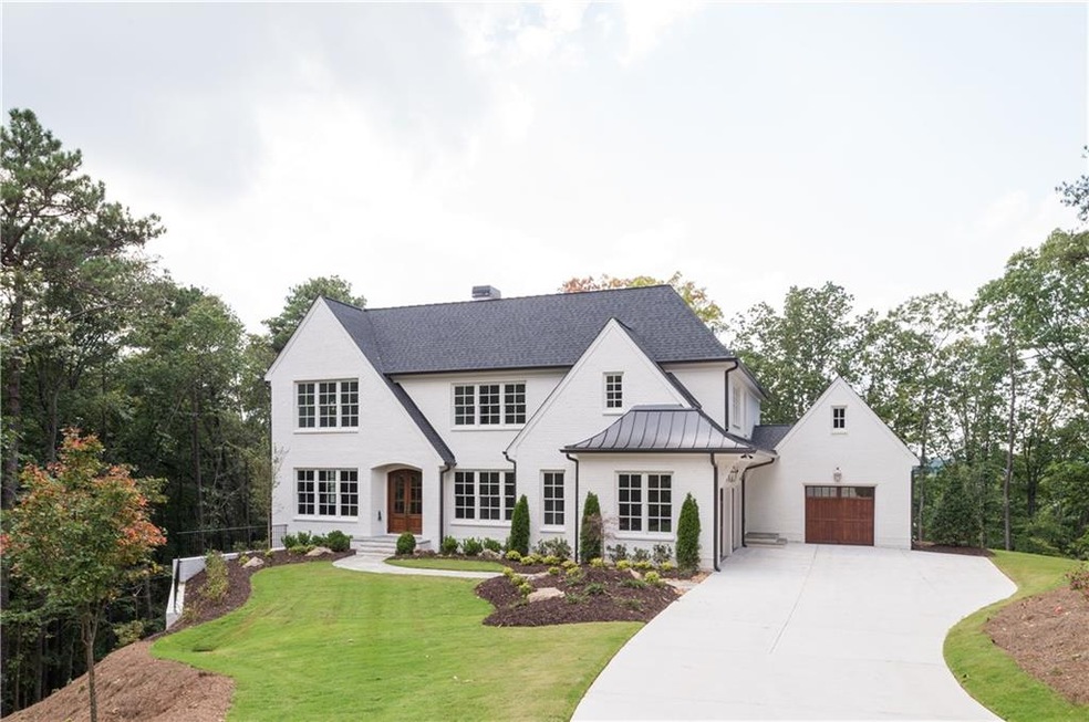 Beautiful Jim Chapman Fine Home.  Privacy, Long Dr