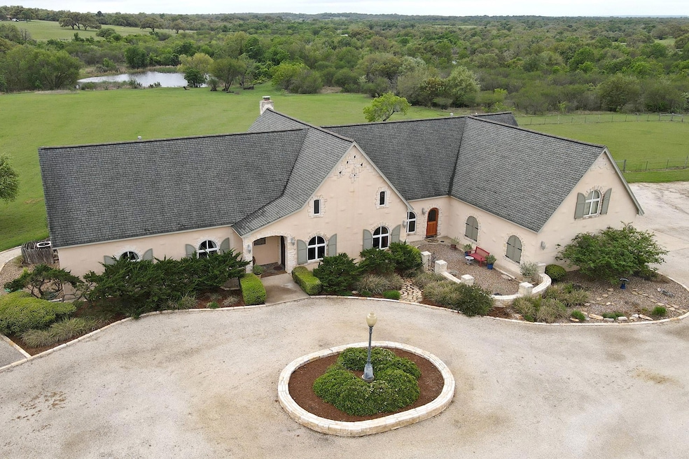 5904 Old Yoakum Rd, Cuero, TX 77954 - photo 1