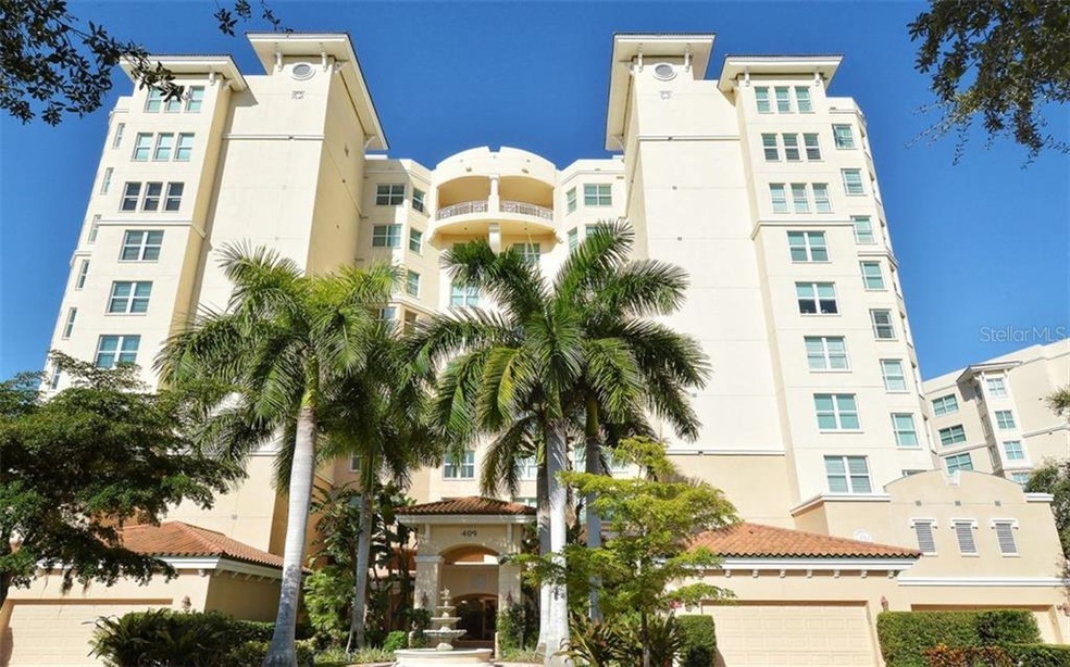 TROPICAL SETTING AND YOUR ATTACHED PRIVATE GARAGE 