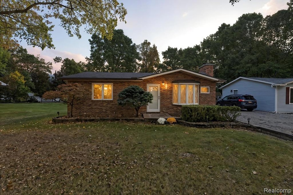 1560 Odette, Hartland, MI 48353 - photo 1