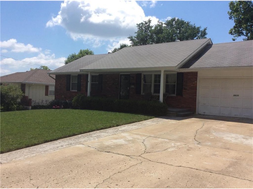 Spacious ranch w/ large front porch