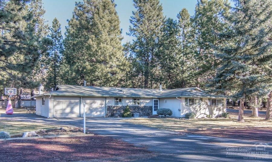 20382 Illahee Dr, Bend, OR 97702 - photo 1