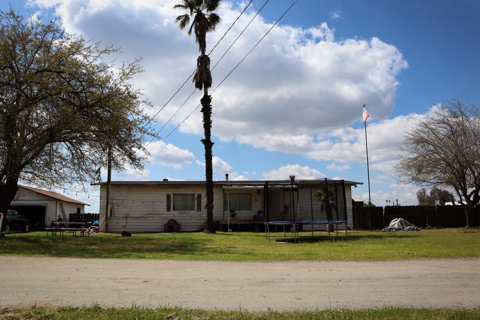 27795 Ave 146 unit C, Porterville, CA 93257 - photo 1