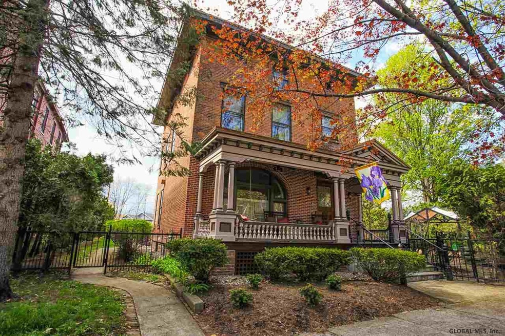 39 Franklin St, Saratoga Springs, NY 12866 - photo 1