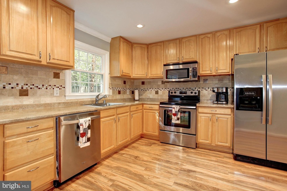 7901 Bethelen Woods Ln, Springfield, VA 22153 - photo 1