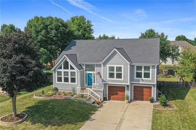 332 SW Seagull St, Lees Summit, MO 64082 - photo 1