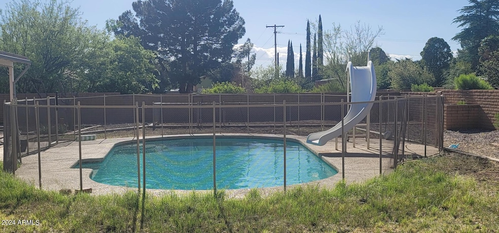 2720 12th swimming pool at the backyard