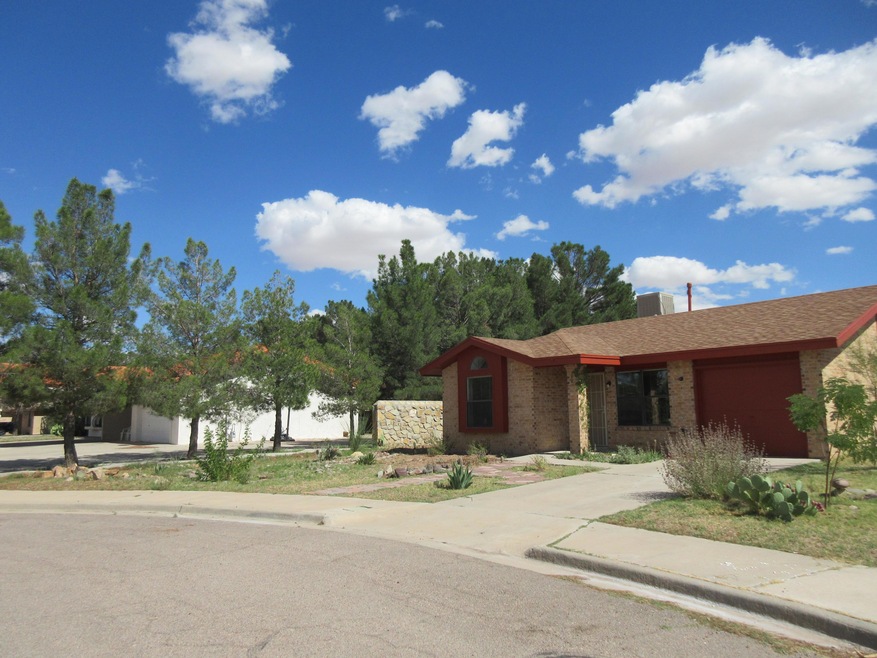 15308 Fairwood Ct, Horizon City, TX 79928 - photo 1