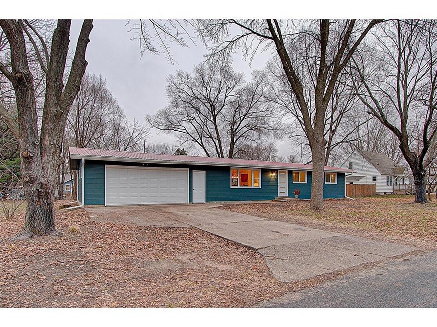 112 16th St SE, Menomonie, WI 54751 - photo 1