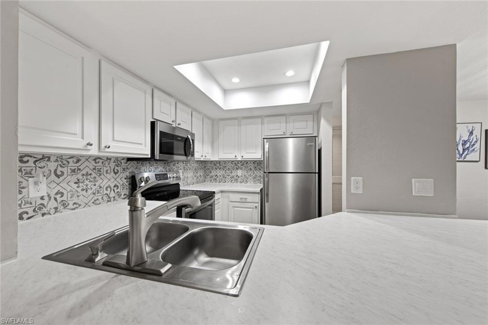 Bright white kitchen w/new backsplash