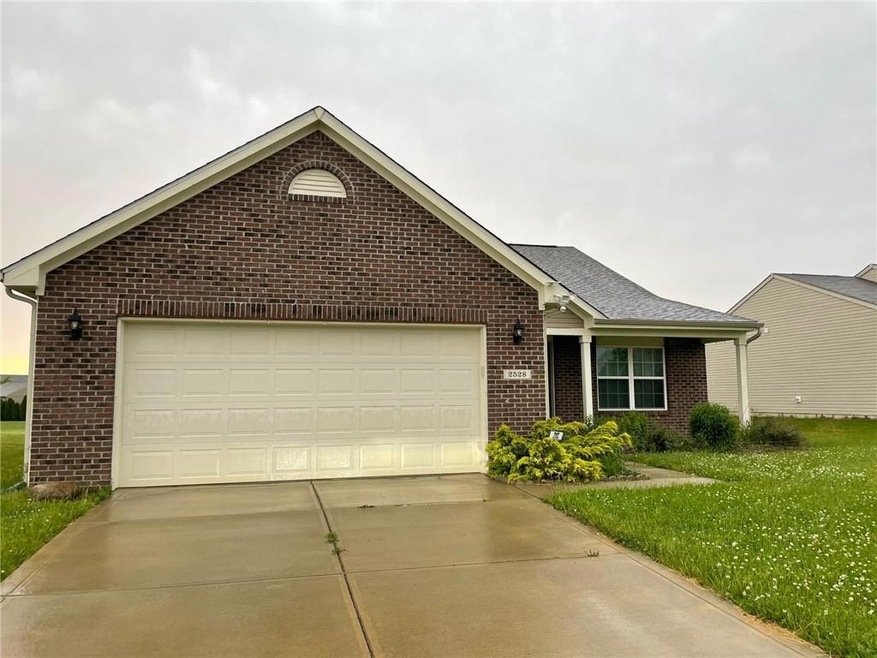 2528 Wildflower Ln, Greenwood, IN 46143 - photo 1