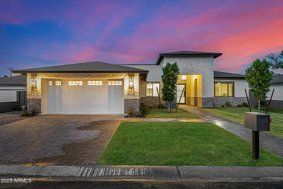 4228 E Avalon Dr, Phoenix, AZ 85018 - photo 1