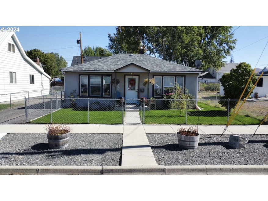 2210 8th St, Baker City, OR 97814 - photo 1