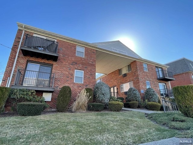 322 Park St unit 10, Hackensack, NJ 07601 - photo 1