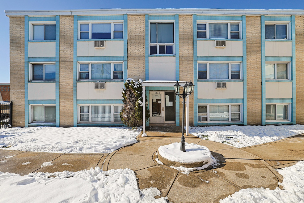 6850 Cermak Rd unit 1B, Berwyn, IL 60402 - photo 1
