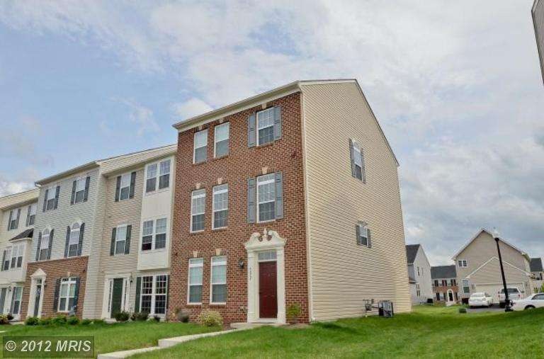 42937 Edgewater St, Chantilly, VA 20152 - photo 1