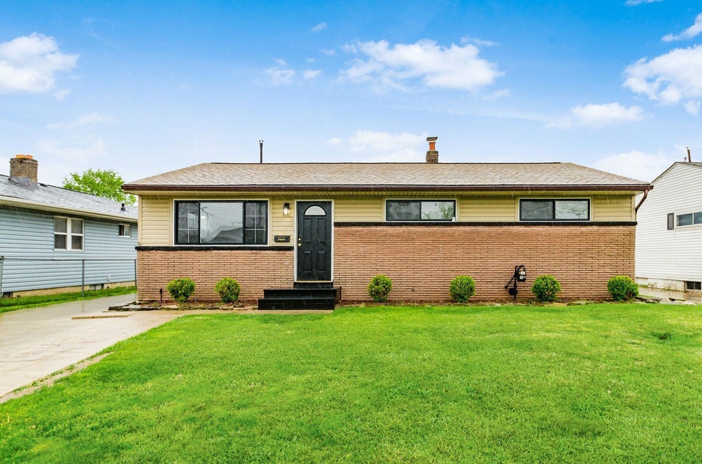 4155 Dixie Ct, Columbus, OH 43228 - photo 1