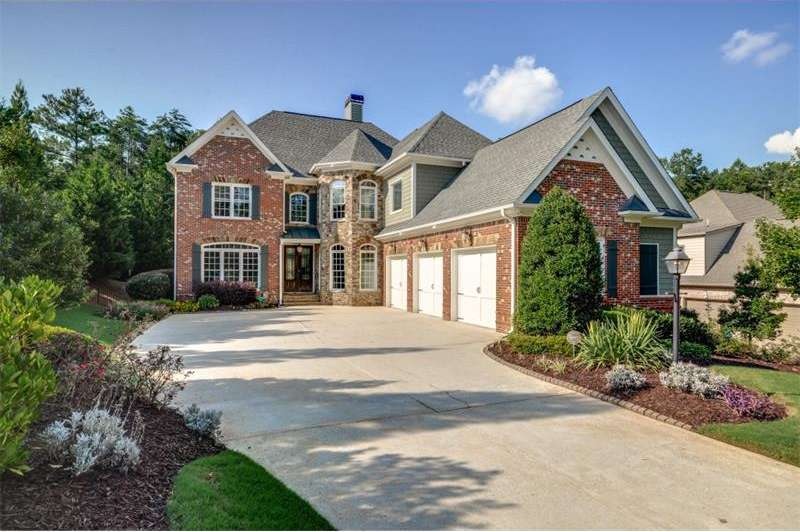 WELCOME HOME! Beautiful custom built executive hom