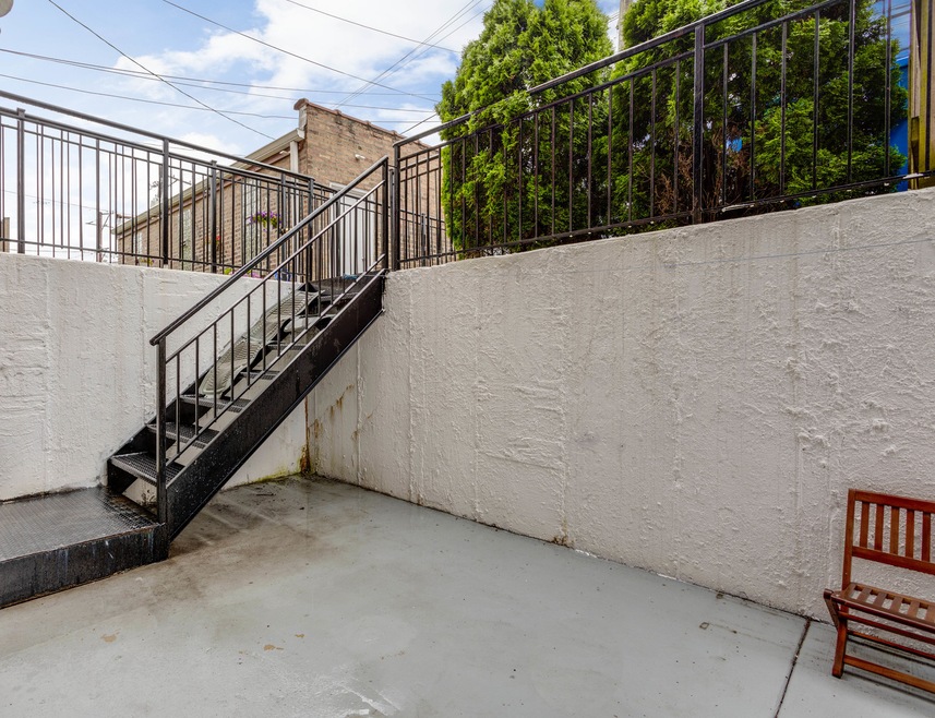 6428 N Fairfield Ave unit 1W, Chicago, IL 60645 - photo 1