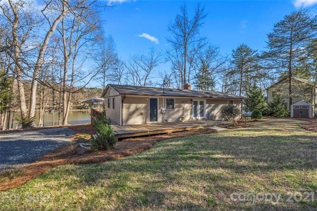 5528 Crowders Cove Ln, Clover, SC 29710 - photo 1