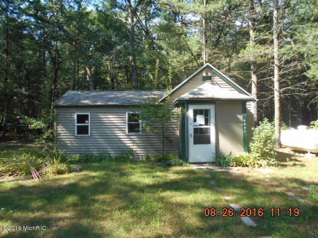 8607 W Greenbriar Ave, Baldwin, MI 49304 - photo 1
