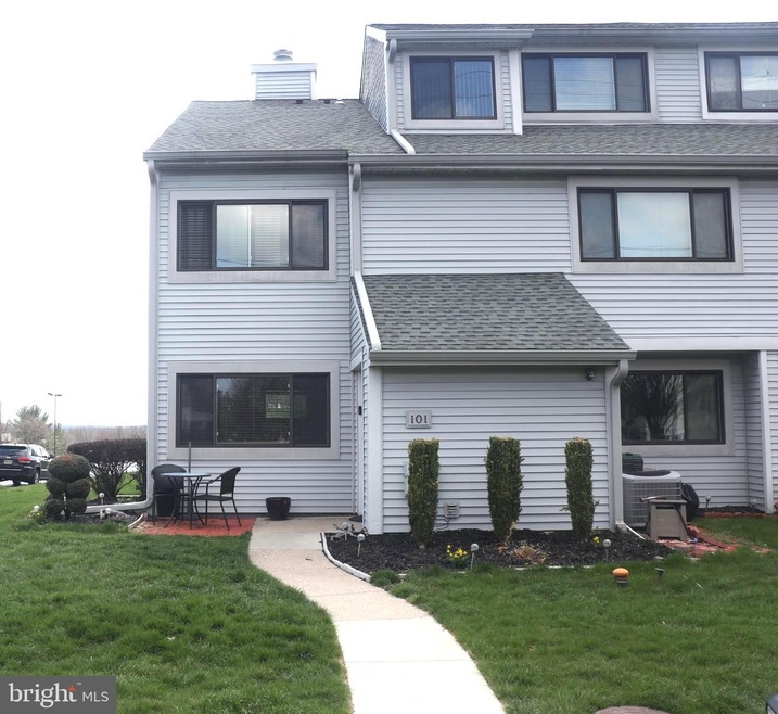 101 Adams Rd unit 403, Harleysville, PA 19438 - photo 1