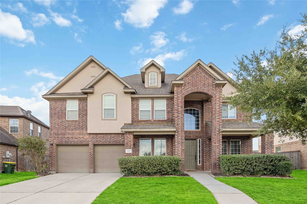 1918 Darling Amy Ln, Houston, TX 77089 - photo 1