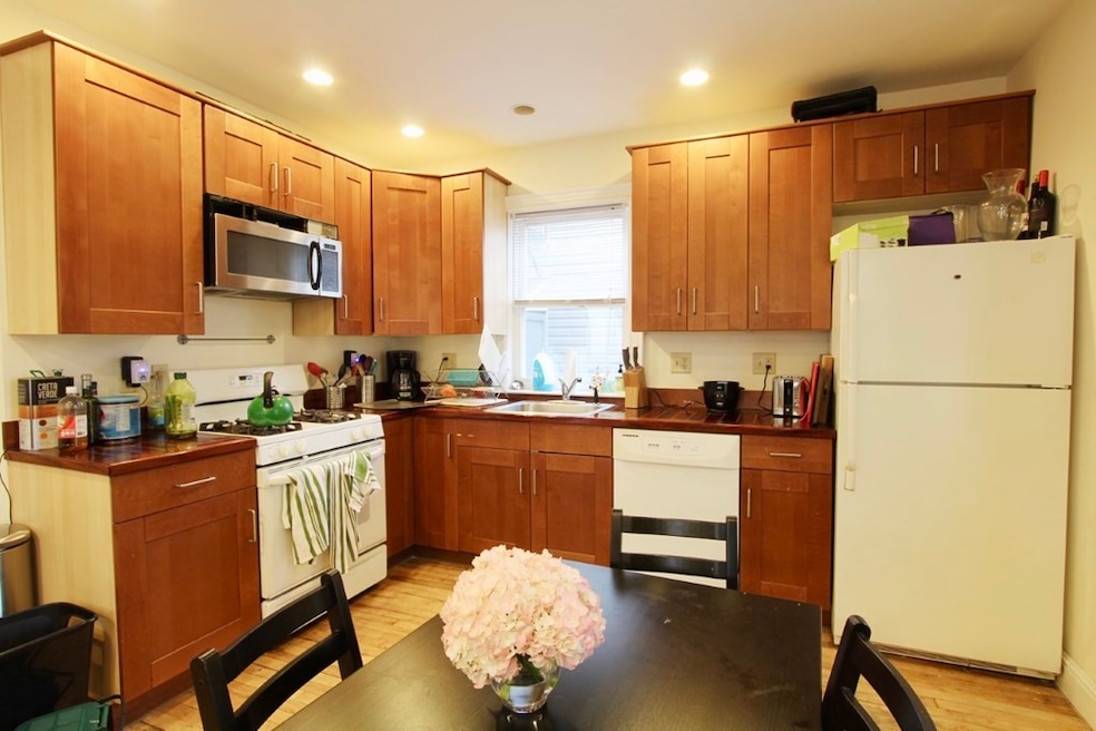 3 Gore Street Place unit TH, Cambridge, MA 02141 - photo 1