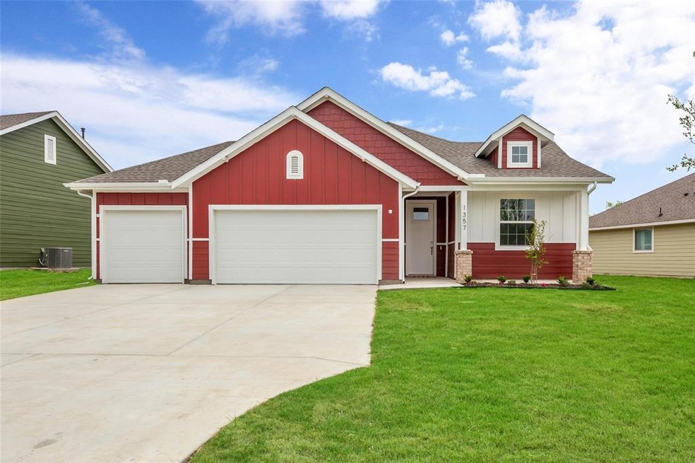 1357 Greenfield Dr, Gainesville, TX 76240 - photo 1