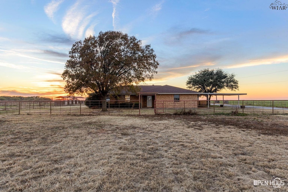 5639 Johnson Rd, Iowa Park, TX 76367 - photo 1