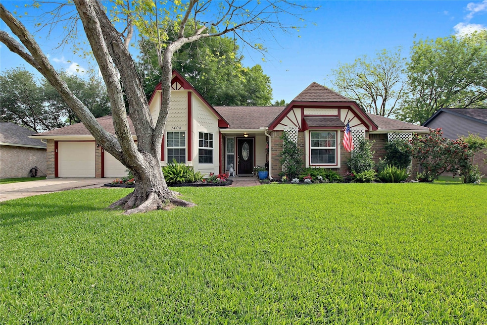 1404 Edinburgh Dr, Friendswood, TX 77546 - photo 1