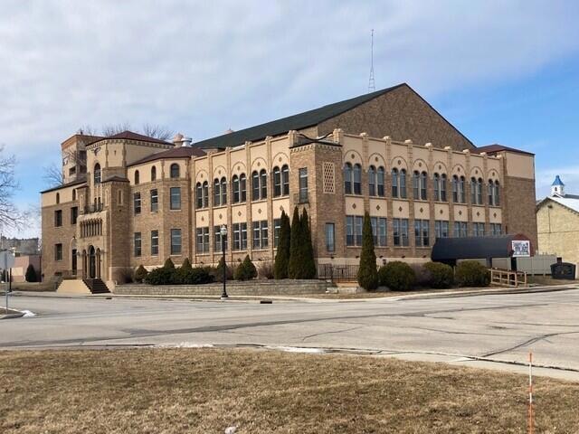 302 58th St, Kenosha, WI 53140 - photo 1