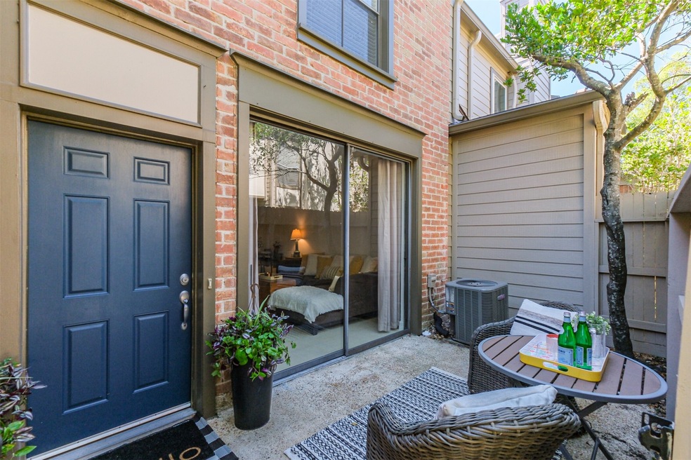 1201 Mcduffie St unit 214, Houston, TX 77019 - photo 1