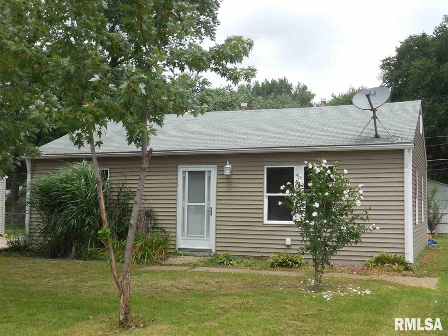 2910 W 68th St, Davenport, IA 52806 - photo 1