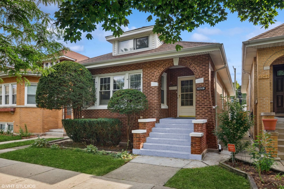 6249 N Fairfield Ave, Chicago, IL 60659 - photo 1