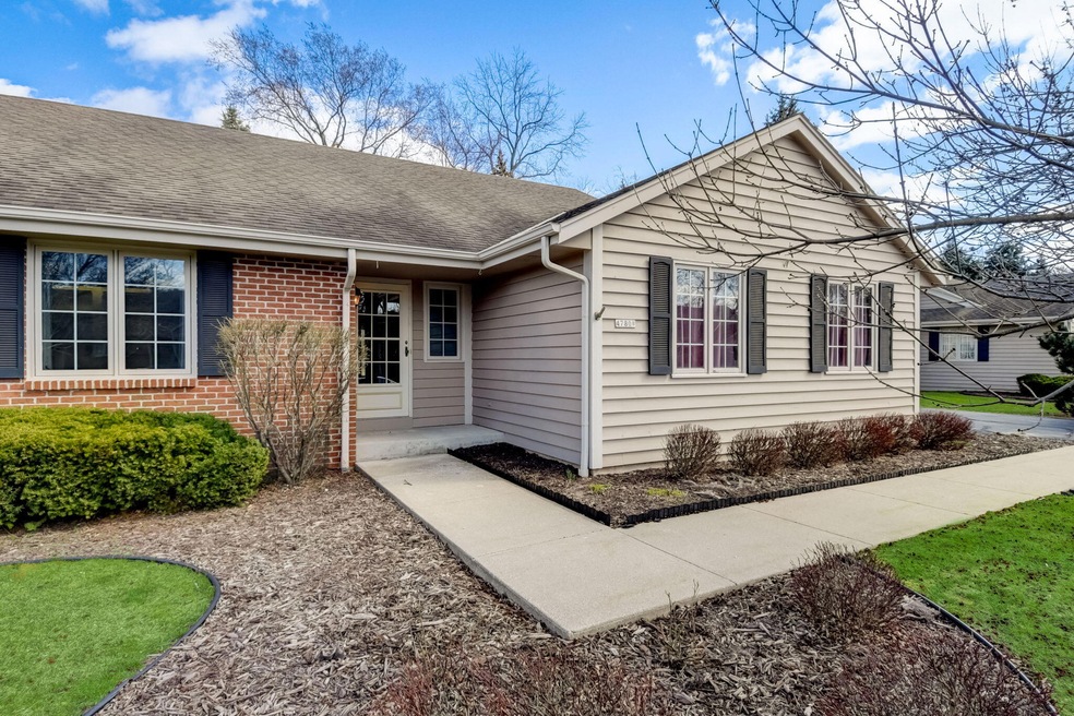 4780 Cara Marie Ct unit B, Brookfield, WI 53005 - photo 1